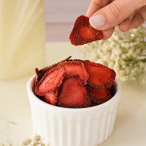 تصویر 1 از قیمت خرید  توت فرنگی خشک درجه یک + با کیفیت صادراتی و فروش عمده