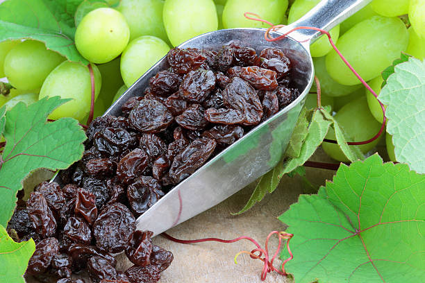 تصویر 5 از قیمت خرید کشمش انگور سیاه + فروش ویژه و صادراتی