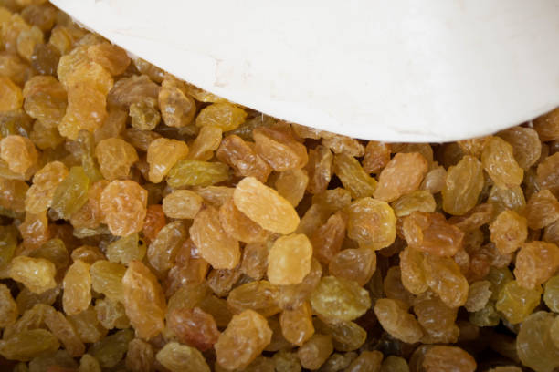 تصویر 3 از قیمت خرید کشمش پلویی تیزابی فله (سبزه معمولی) + فروش ویژه
