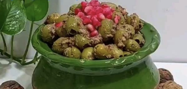 تصویر 2 از زیتون پرورده ممتاز با دانه‌ های درشت و چاشنی دلپذیر خانگی