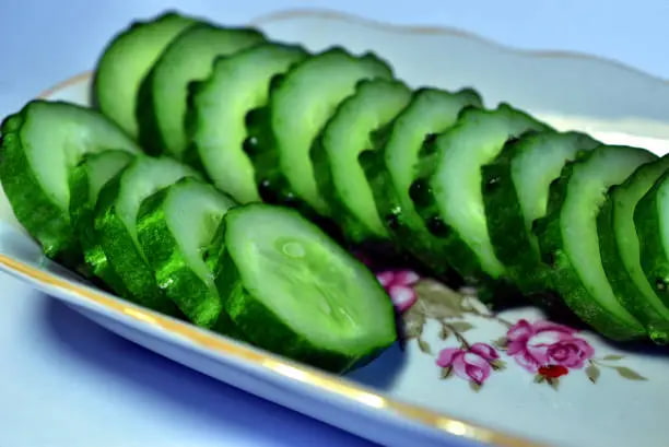 خیار سالادی رفسنجانی خوش‌ طعم و طبیعی