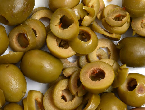 تصویر 3 از زیتون شور اسلایس با روغن زیتون و سبزیجات