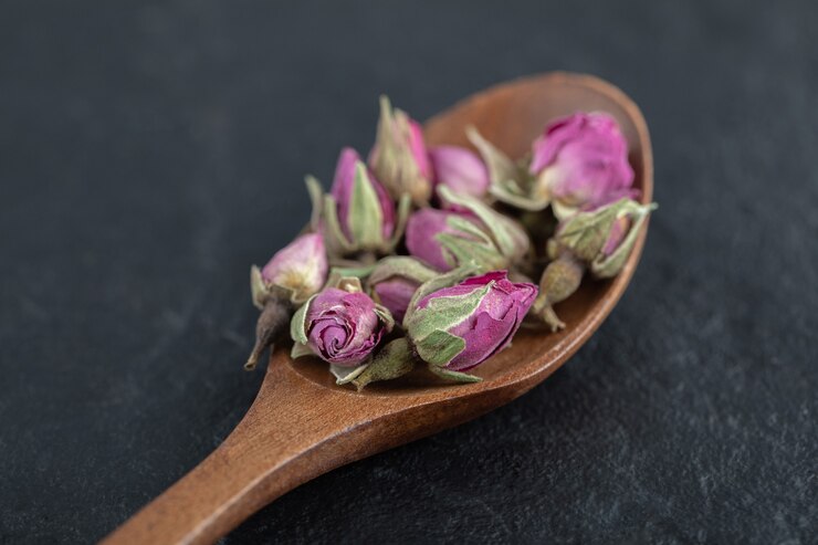 گل محمدی غنچه خشک ممتاز با عطر دل‌ انگیز و رنگ طبیعی
