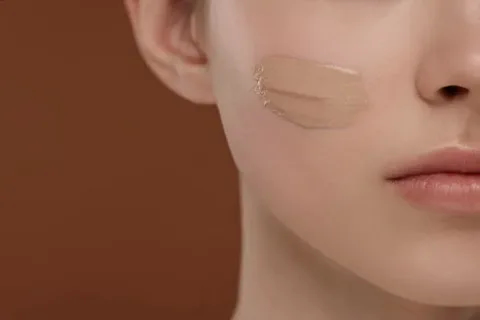 تصویر 2 از کرم پودر پوست گندمی رنگ طبیعی و جلوه مات