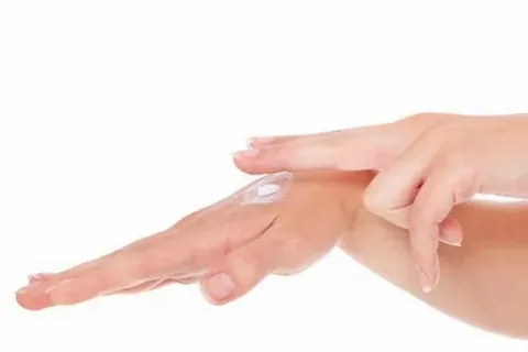 تصویر 2 از کرم دست پوست خیلی خشک مغذی نرم‌ کننده قوی