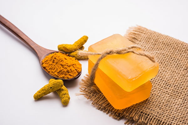 صابون طبیعی زرد چوبه با اثر ضدلک و ضد کک‌ و مک