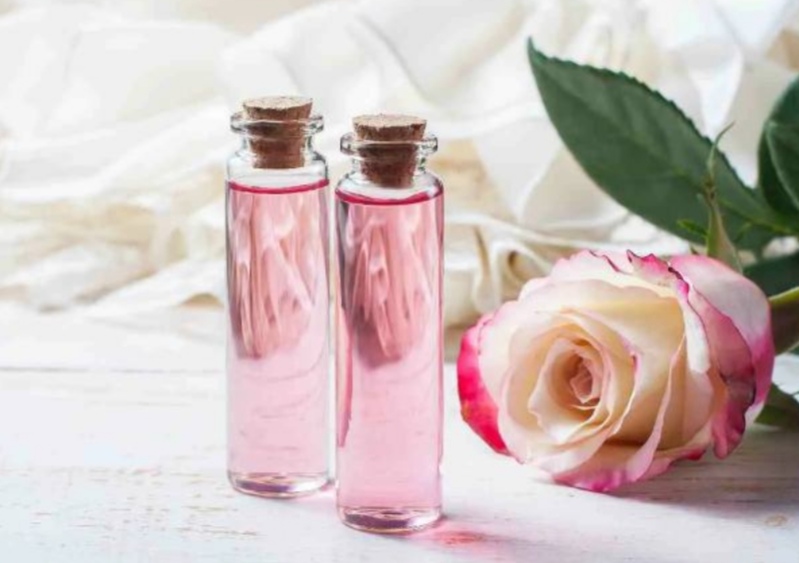 تصویر 1 از گلاب ۱ لیتری با شرایطی عالی و عطری غلیظ