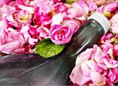 تصویر 2 از گلاب میمند فارس با خواص بالا و کیفیتی بالا