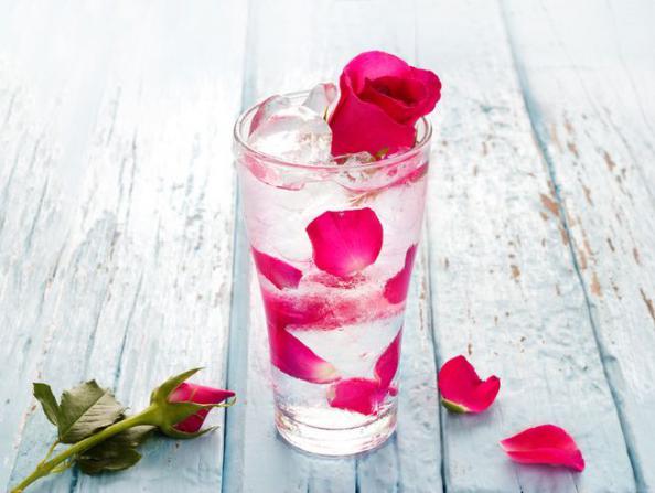 تصویر 4 از گلاب دو آتیشه قمصر خاصیت بالا و مناسب نوشیدنی