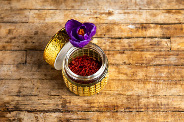 تصویر 2 از زعفران نگین طبیعی خشک مرغوب و ارگانیک