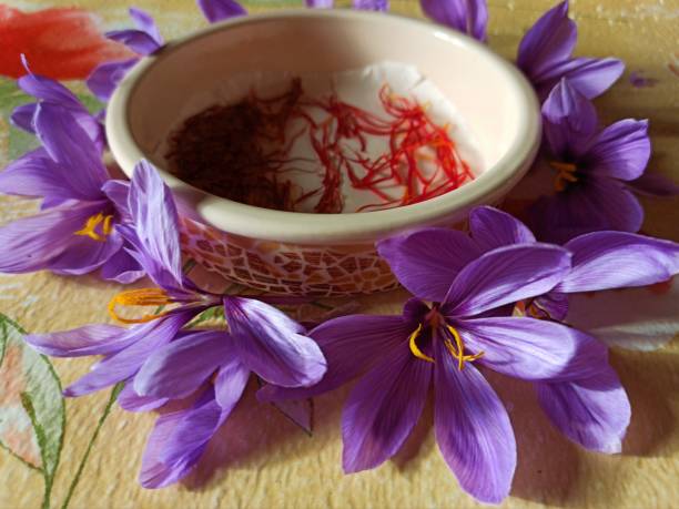 تصویر 1 از زعفران نگین طبیعی خشک مرغوب و ارگانیک