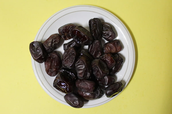 تصویر 2 از خرما مضافتی درجه یک با طعم شیرین و بافت نرم