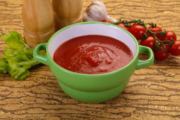 تصویر 2 از رب گوجه فرنگی رعنا خوش رنگ و با کیفیت