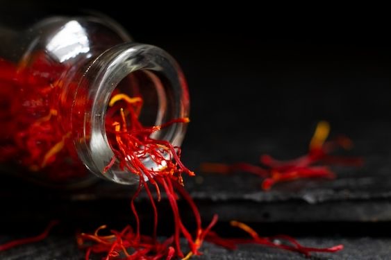 تصویر 2 از زعفران تازه برداشت شده با رنگ ‌دهی قوی و طبیعی