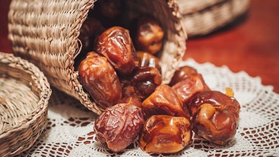 تصویر 3 از خرما کبکاب عسلی با شیرینی طبیعی و بافت کاراملی