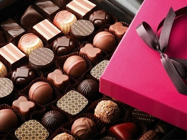 شکلات کادویی مغزدار گردویی درجه یک