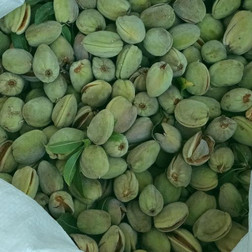 تصویر 1 از بادام درختی سبز با طعم طبیعی و مغذی