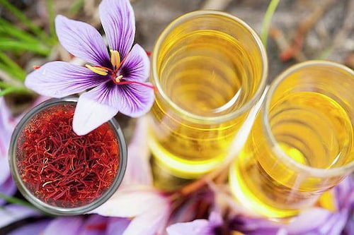 تصویر 1 از اسانس زعفران طعم و عطر اصیل ایرانی
