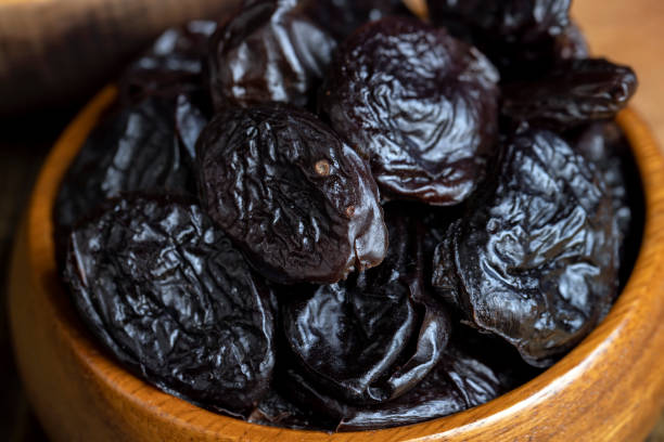تصویر 1 از آلو بخارا سیاه خشک با عطر خاص و ماندگار