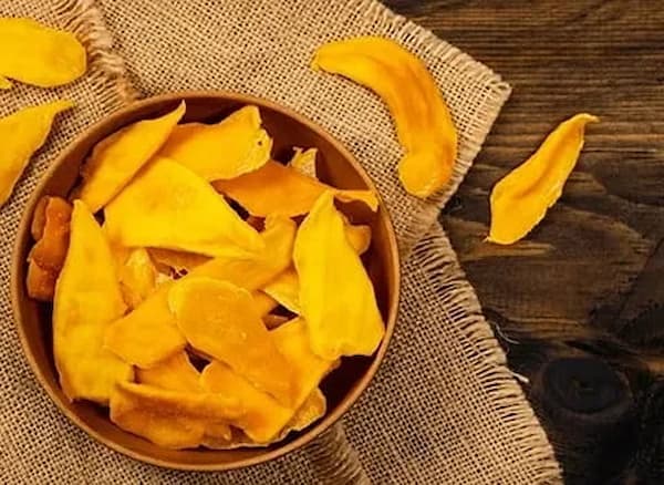 انبه خشک پفکی خوش‌ طعم و شیرین طبیعی برای مصرف روزانه
