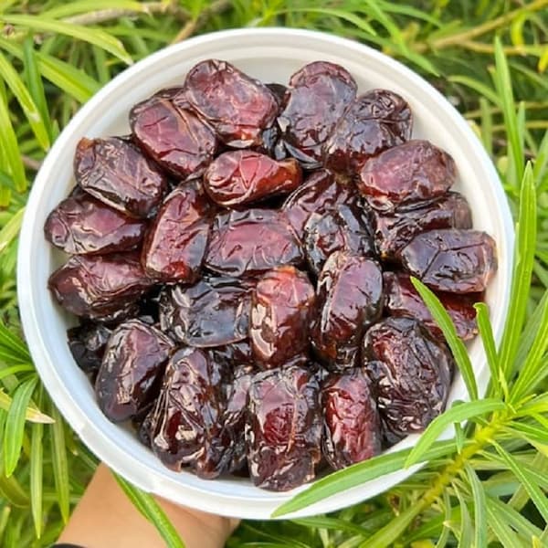 تصویر 2 از خرمای کبکاب کوچک محلی خوش طعم‌ ترین گزینه برای مصرف روزانه