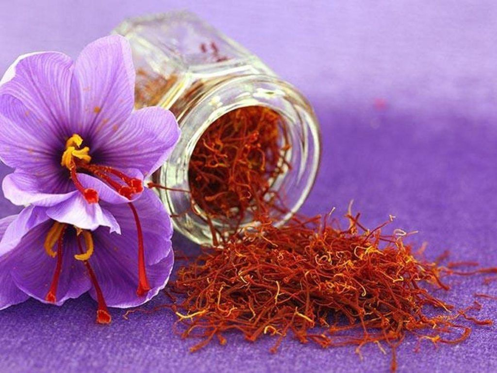 زعفران طبیعی خشک عالی برای مصارف حرفه‌ ای و خانگی