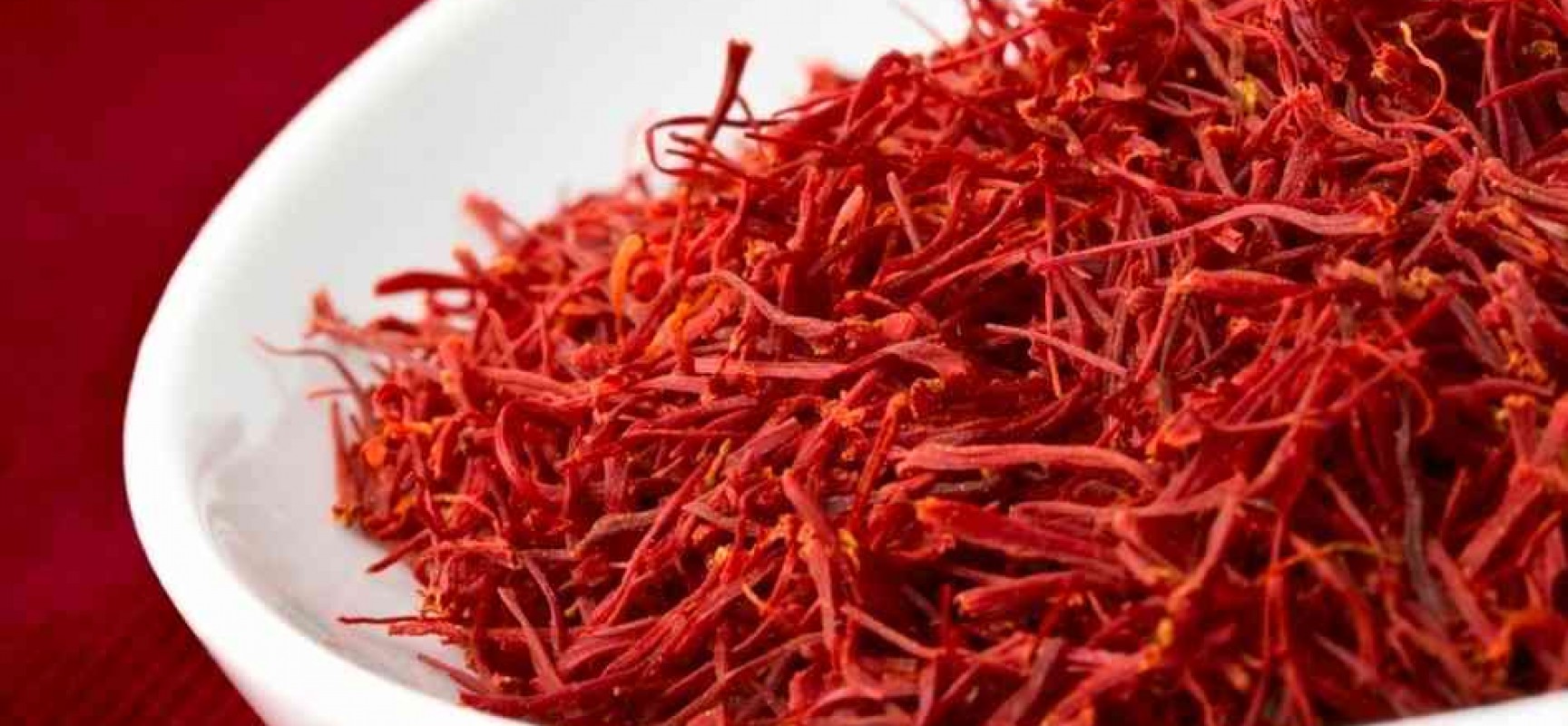 تصویر 2 از زعفران قائنات با رنگ‌ دهی طبیعی و عطر ملایم