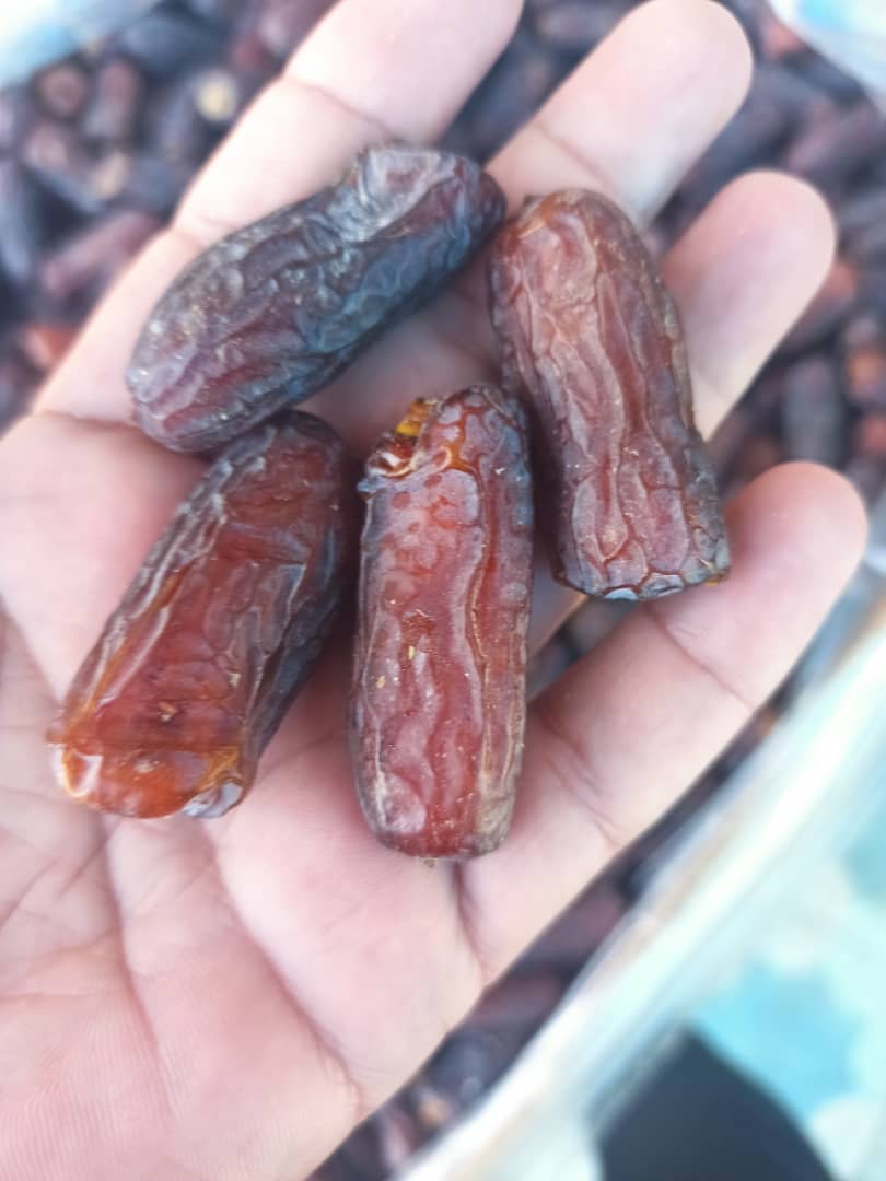 خرما پیارم صادراتی درجه دو با خواص و طعم عالی