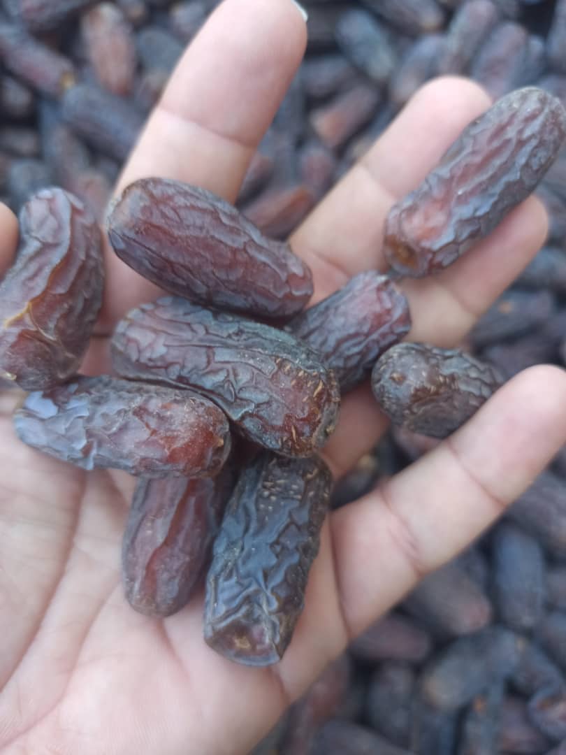 خرما پیارم دست چین شده با کیفیت بالا