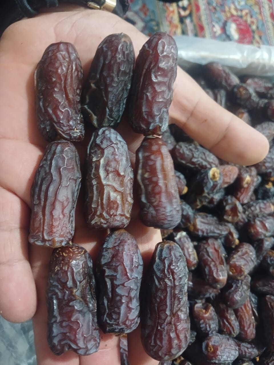 خرما پیارم صادراتی اعلا با طعم و عطر فوق العاده