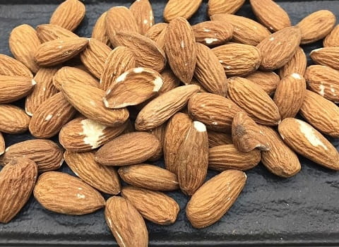 تصویر 3 از بادام درختی لعابی درجه یک مناسب آجیل و تنقلات
