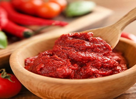 رب گوجه فرنگی میزبان با بافت صاف و یکدست