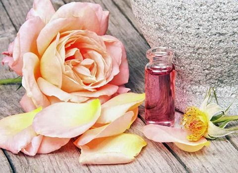 تصویر 2 از گلاب شیشه ای عالی برای تجربه اصالت و طراوت طبیعی
