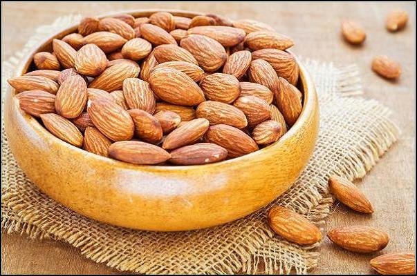 تصویر 5 از بادام مامایی با پوست نازک کاغذی و مغز سفید شیری
