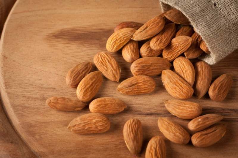 تصویر 4 از مغز بادام مامایی برشته با نمک دریا مناسب استفاده در آجیل‌