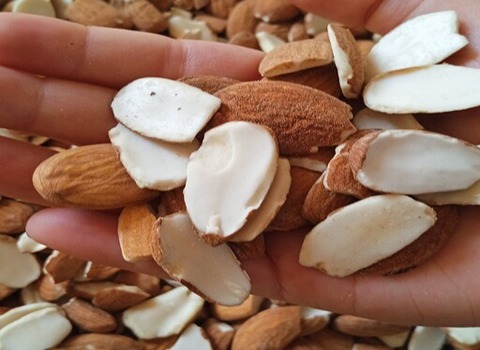 تصویر 2 از بادام درختی شکسته مناسب مصرف در شیرینی و کیک