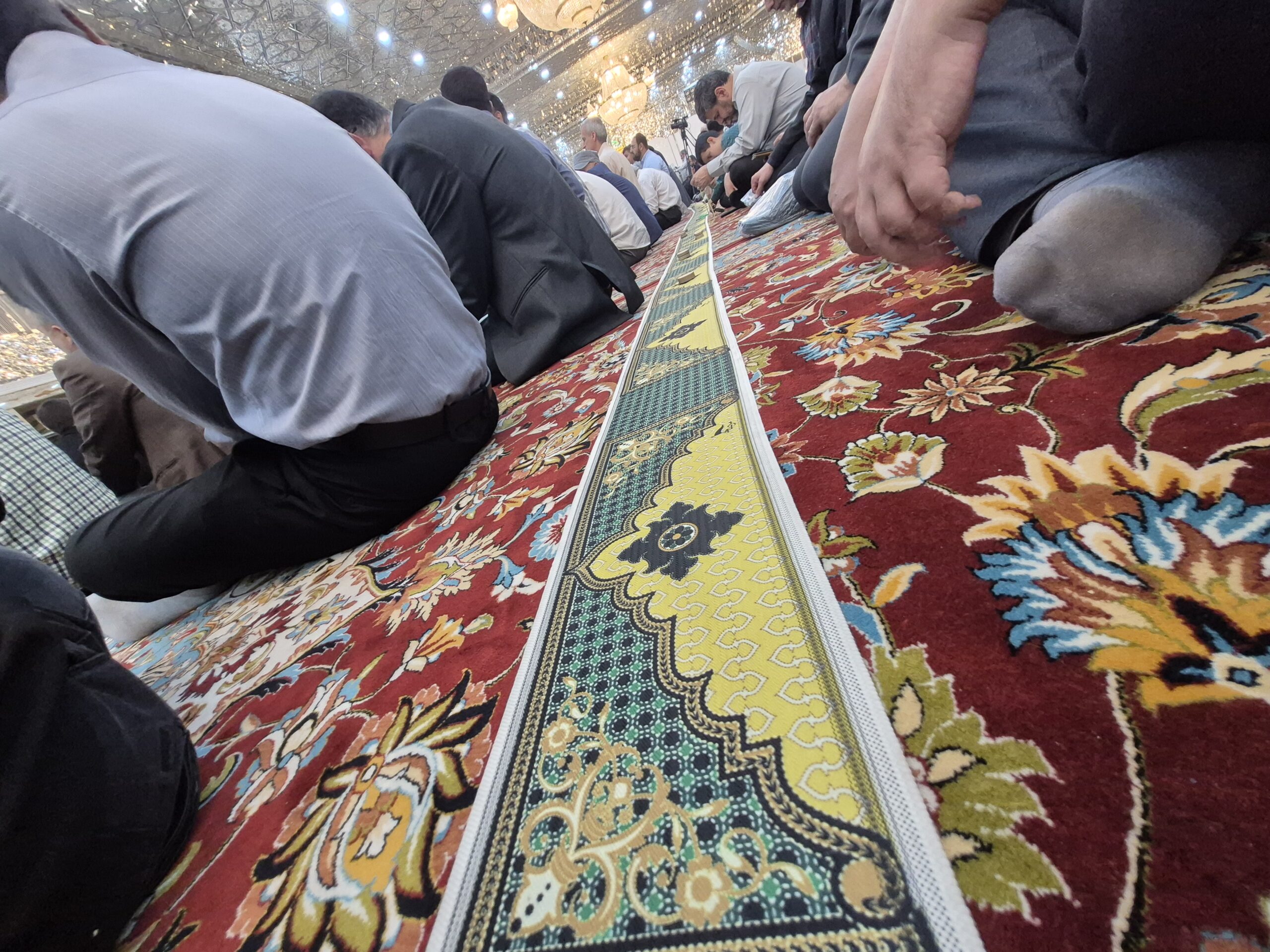 تصویر 3 از جانماز رولی مسجد جمع‌ و جور و سبک با حمل آسان