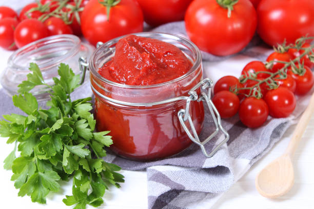 تصویر 5 از رب گوجه فرنگی با بریکس ۲۸ درصد در شیشه ۷۰۰ گرمی