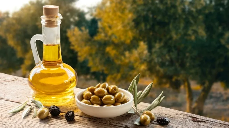 تصویر 4 از روغن زیتون کریستال ۵ لیتری مناسب رستوران و کترینگ با کیفیت استاندارد