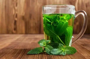 تصویر 4 از عرق نعنا غلیظ و طبیعی با طعم و عطر قوی تهیه شده از برگ‌ های تازه