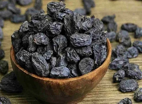 تصویر 3 از کشمش سیاه بدون هسته مناسب ترکیب با غذا و دسر