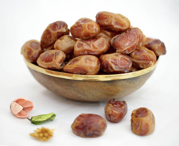 تصویر 3 از خرید فروش انواع خرما زاهدی تامین استان فارس قیرکارزین تناژ بالا موجود