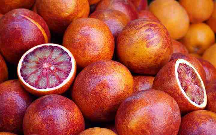 پرتقال خونی مورو بلاد با رنگ قرمز جذاب و طعم شیرین طبیعی