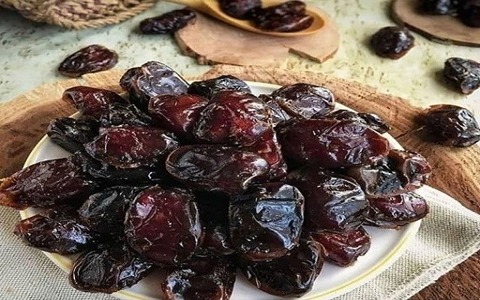 تصویر 2 از خرما کبکاب 1200 گرمی مشکین با طعم شیرین و ملایم