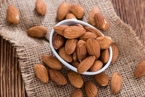 تصویر 2 از بادام درختی ایرانی مامایی با کیفیت عالی و تازه