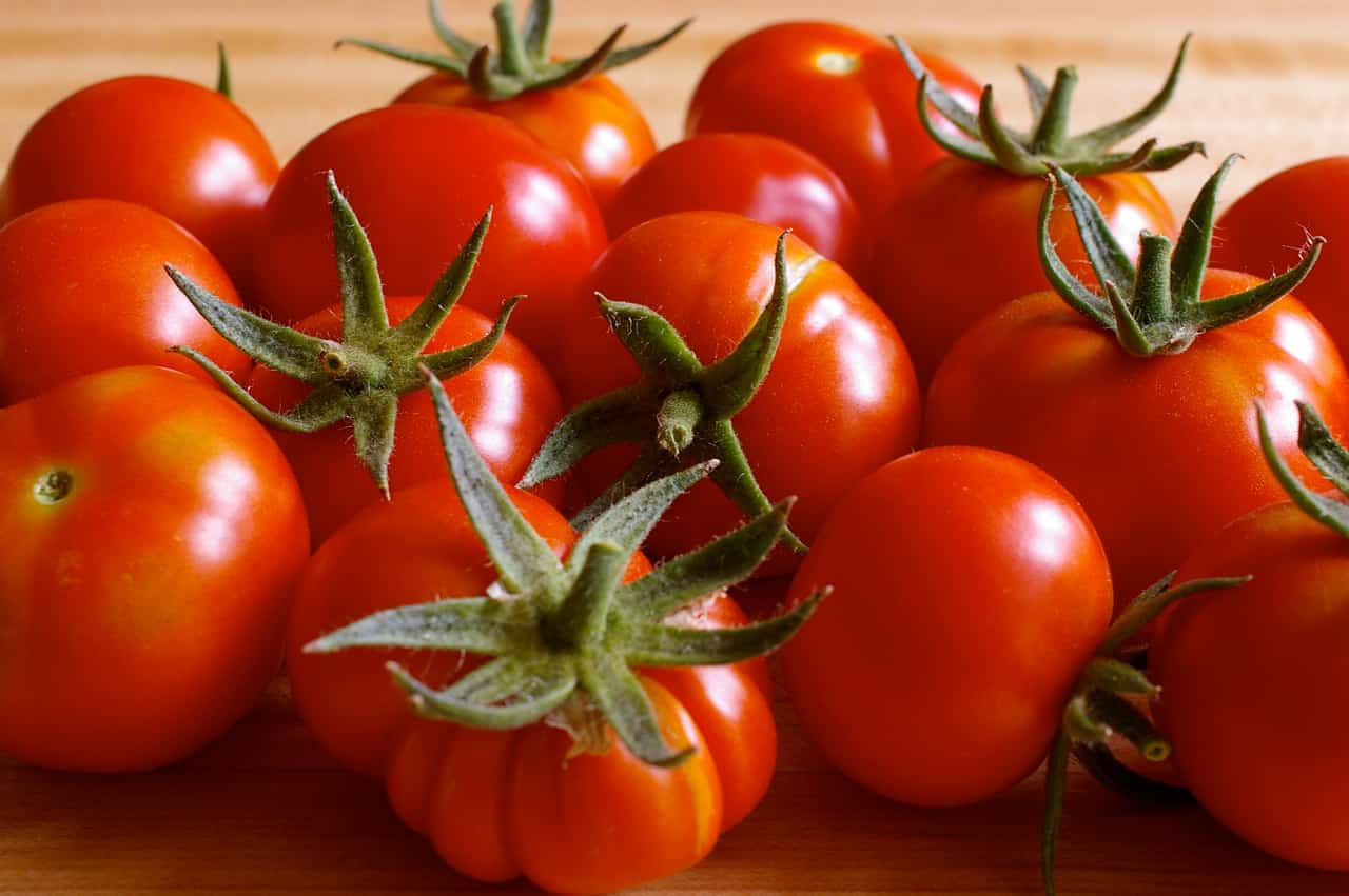 تصویر 4 از گوجه‌ فرنگی قرمز تازه با رنگ قرمز طبیعی و براق