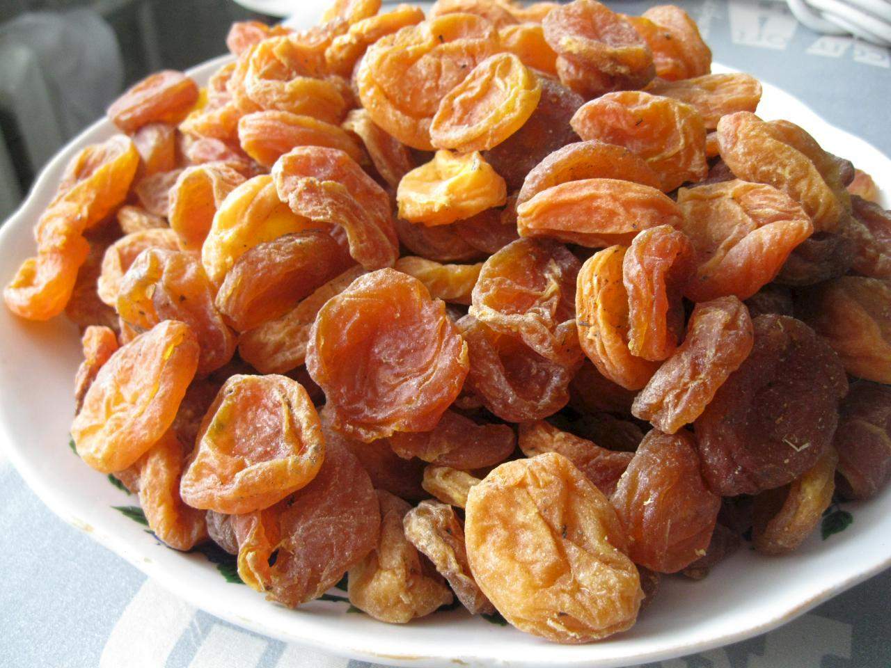 تصویر 2 از آلو بخارا جوشی آماده سازی برای خوراک های سنتی