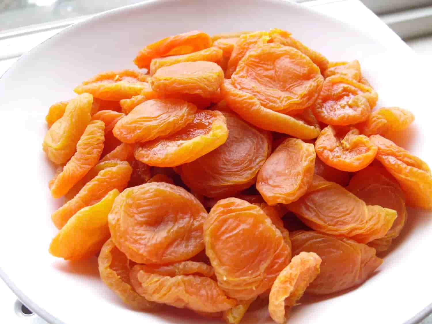 آلو بخارا زرد میوه ای روشن و با طعم متعادل و کیفیت بی نظیر