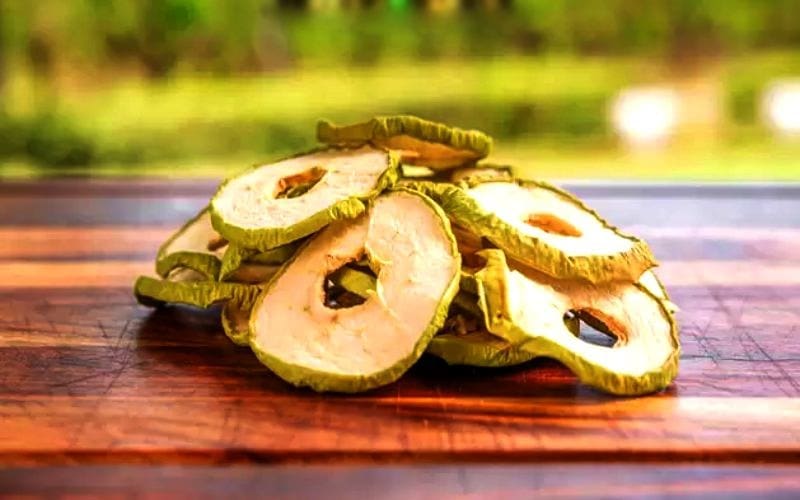 تصویر 3 از سیب سبز خشک برش کوچک با طعم تازه و ترش‌ مزه