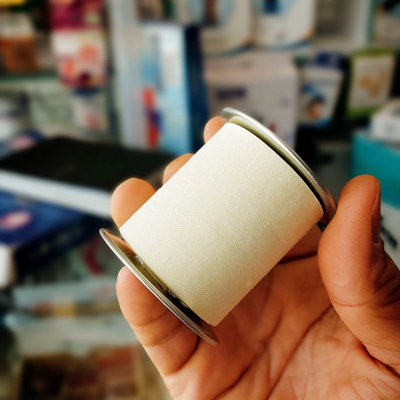 تصویر 1 از چسب لکوپلاست با بافت متراکم محکم و مطمئن